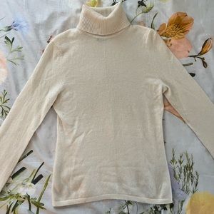 Lord and Taylor cashmere turtleneck